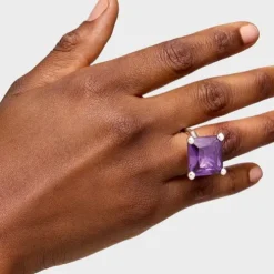 Anillo grande de plata y zafiro lila creado en laboratorio TOUS Color LGG