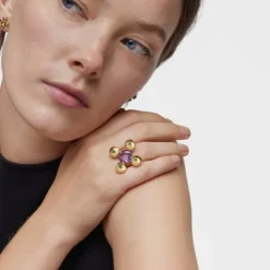 Anillo mediano con baño de oro 18 kt sobre plata, amatista y peridoto Sugar Party