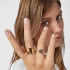 Anillo pequeño con baño de oro 18 kt sobre plata y diamantes Nenufar