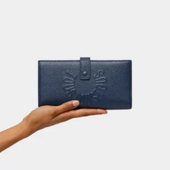 Billetera grande Flap de piel azul marino TOUS Miranda