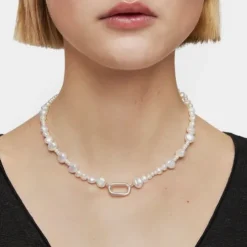 Gargantilla con perlas cultivadas y anilla de plata Hold Oval