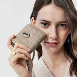 Monedero Mediano Sherton de Piel en color Topo