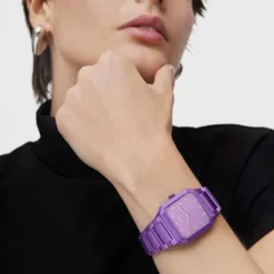 Reloj analógico con brazalete de aluminio lila Karat Squared