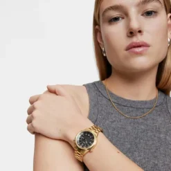 Reloj analógico con brazalete de acero IPG dorado y esfera negra TOUS Now