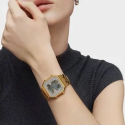Reloj digital con brazalete de acero IPG dorado y zirconitas D-BEAR