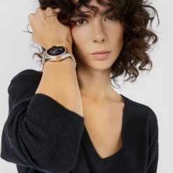 Reloj smartwatch con brazalete de acero, acero IP dorado y zirconias blancas T-Shine Connect